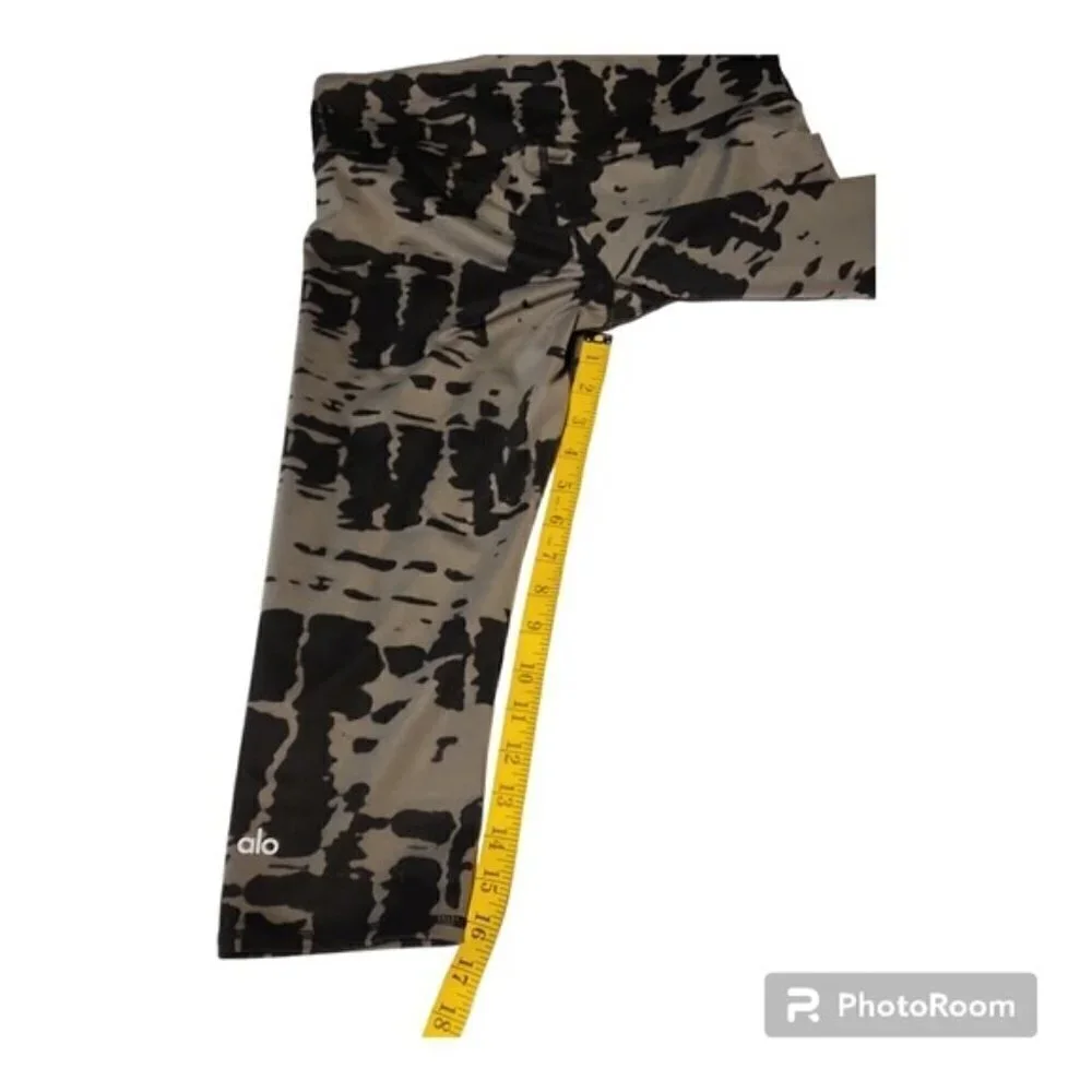 ALO Yoga sz S  black gray camouflage camo crop Capri leggings